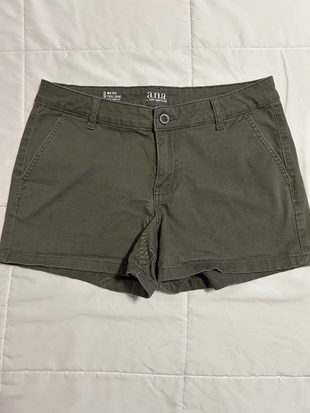 Woman’s a.n.a. shorts